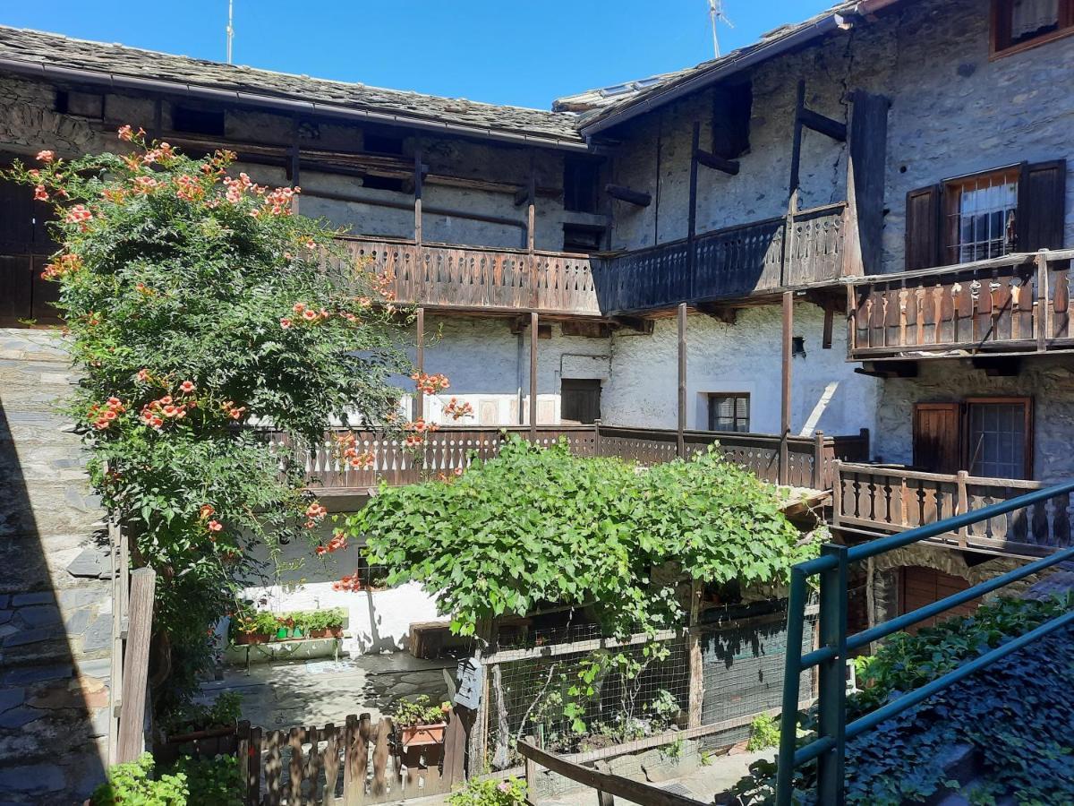 Il Battito Villa Saint-Vincent Bagian luar foto